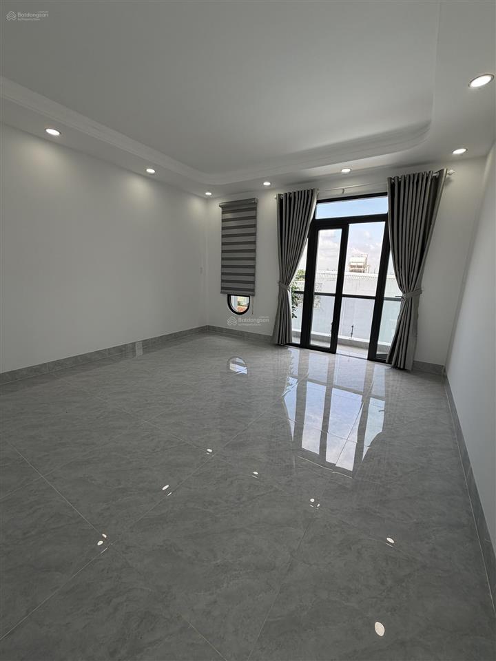 Bán nhà hương lộ 2 bình tân pbtđ hẻm 8m thông 5 tầng nhà mới đẹp 5x13m 5pn không lộ giới.