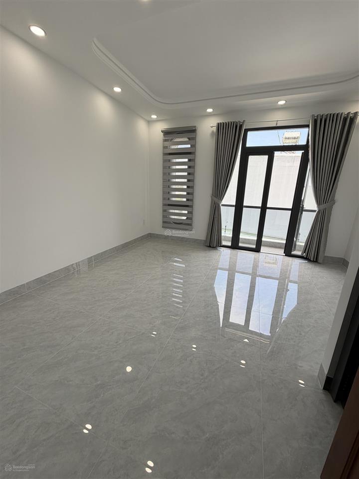 Bán nhà hương lộ 2 bình tân pbtđ hẻm 8m thông 5 tầng nhà mới đẹp 5x13m 5pn không lộ giới.