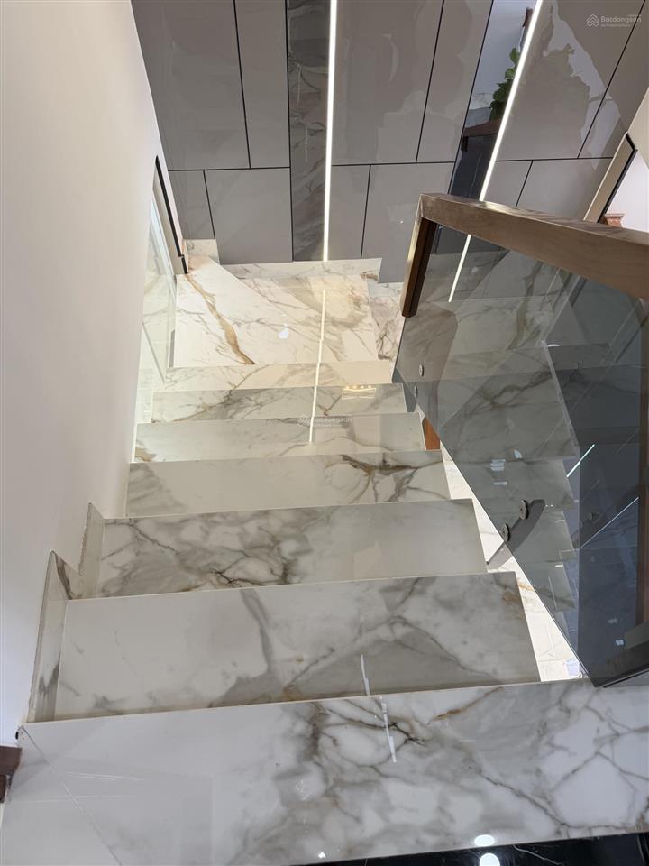 Bán nhà hương lộ 2 bình tân pbtđ hẻm 8m thông 5 tầng nhà mới đẹp 5x13m 5pn không lộ giới.