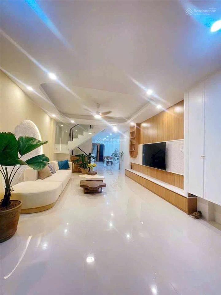 Bán nhà tân phú, bờ bao tân thắng, 3 tầng, hxh kinh doanh, dt sd 132m2, 4pn, sổ vuông vức, 5ty7