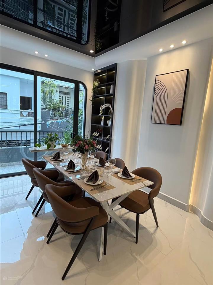 Nhà đẹp bình tân hẻm 8m ngay lê văn quới ngã tư bốn xã. 4 tầng có sân để xe dt 4.5x13m, 5pn lớn