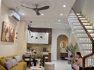Bán nhà kế bên aeon tân phú diện tích 4x11m kết cấu trệt lầu sân thượng 3pn
vị trí gần uy b