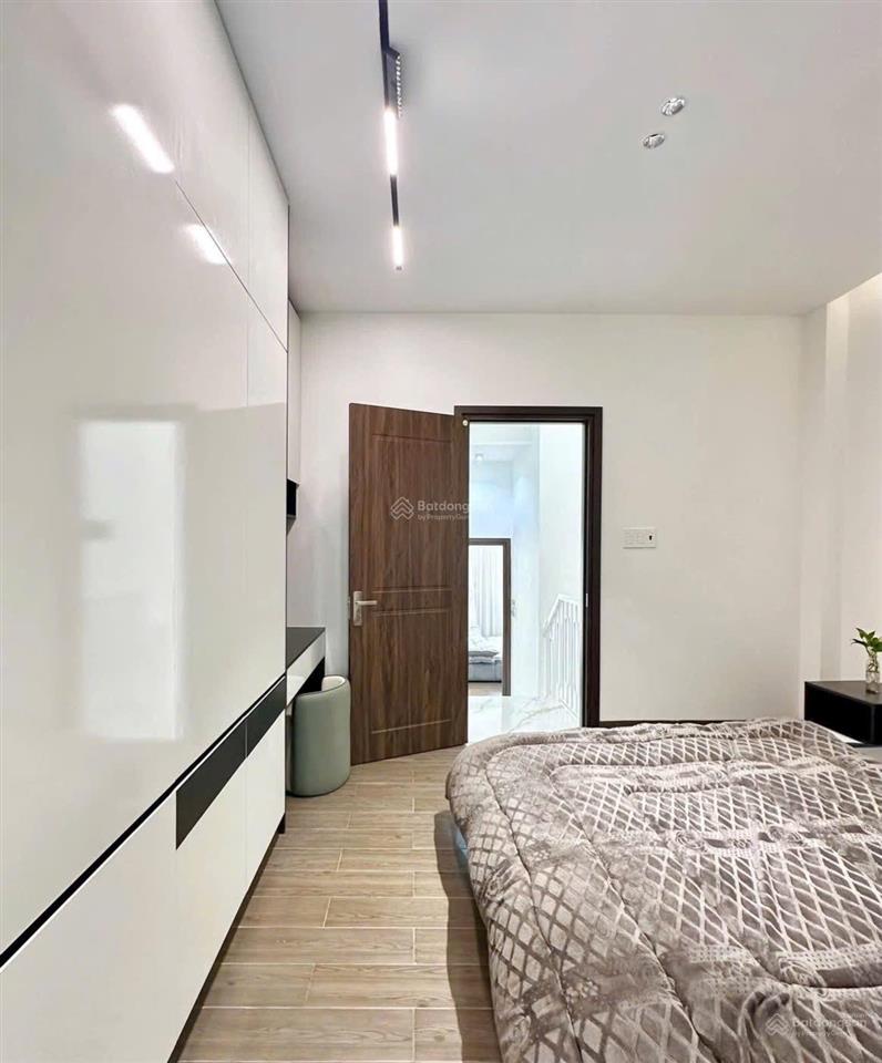 Bán nhà hẻm 8m khu đồng bộ lê văn quới. gần ngã tư bốn xã gia 8 ty hơn xíu xây 5 tầng dt 4x16m .
