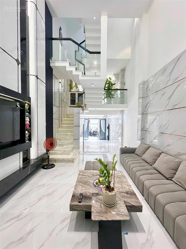 Bán nhà hẻm 8m khu đồng bộ lê văn quới. gần ngã tư bốn xã gia 8 ty hơn xíu xây 5 tầng dt 4x16m .