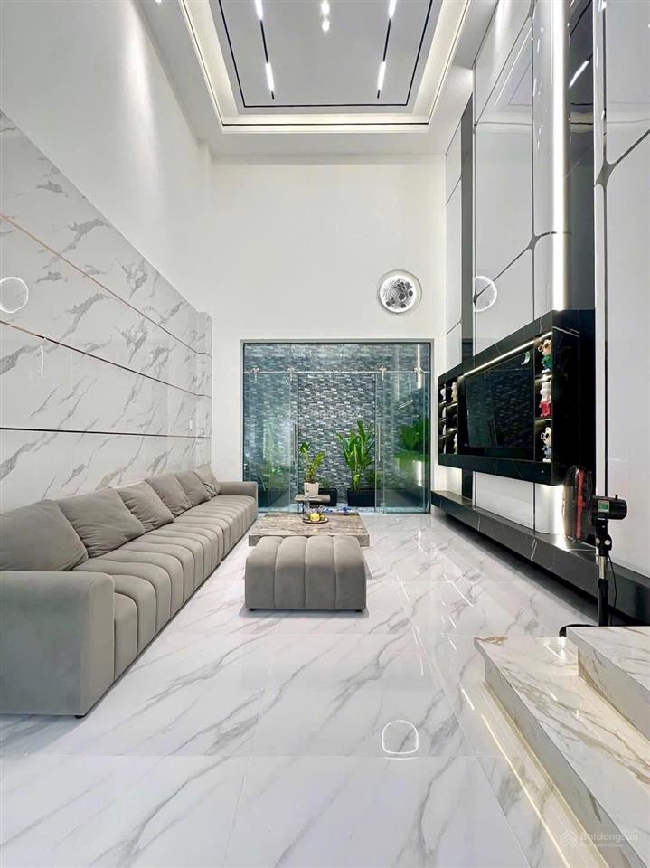 Bán nhà hẻm 8m khu đồng bộ lê văn quới. gần ngã tư bốn xã gia 8 ty hơn xíu xây 5 tầng dt 4x16m .