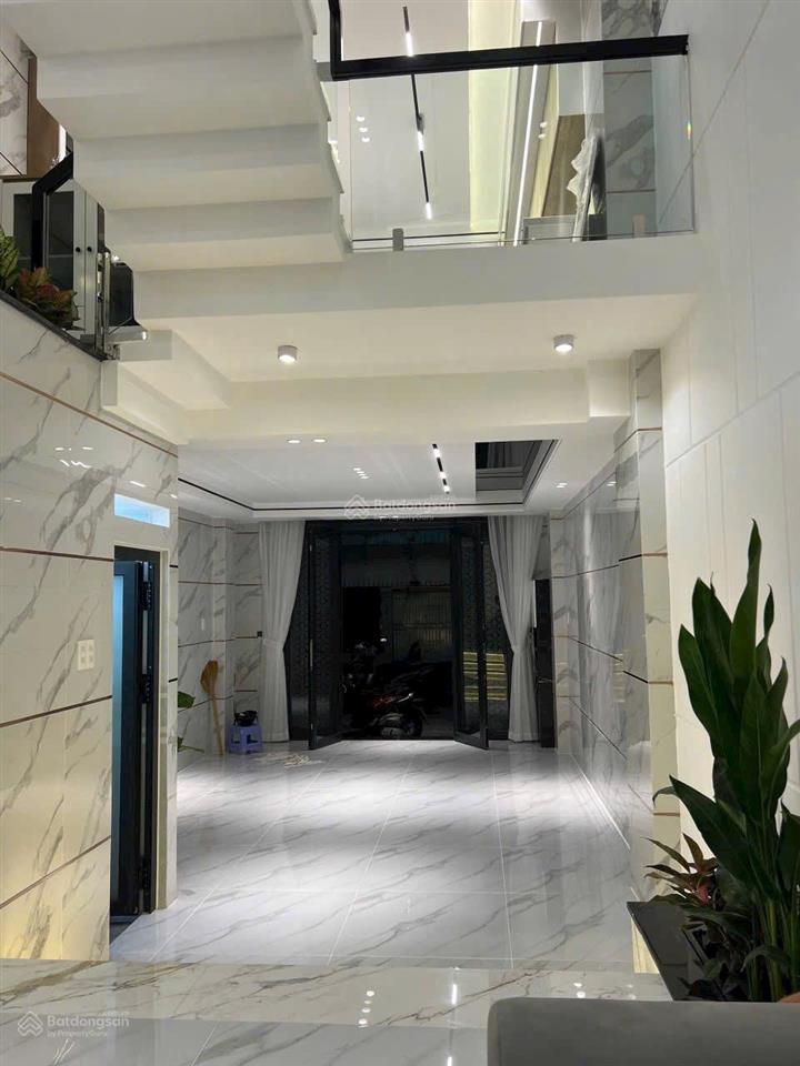 Bán nhà hẻm 8m khu đồng bộ lê văn quới. gần ngã tư bốn xã gia 8 ty hơn xíu xây 5 tầng dt 4x16m .