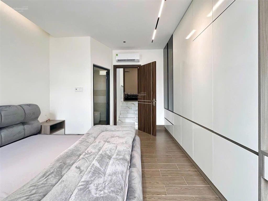 Bán nhà hẻm 8m khu đồng bộ lê văn quới. gần ngã tư bốn xã gia 8 ty hơn xíu xây 5 tầng dt 4x16m .