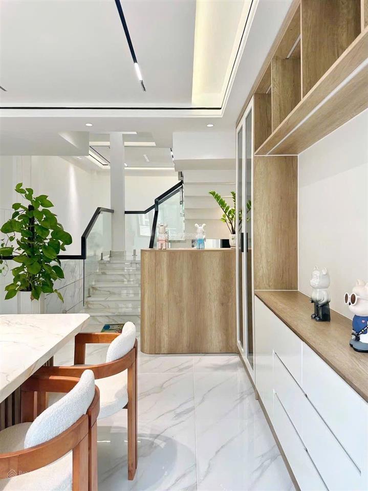 Bán nhà hẻm 8m khu đồng bộ lê văn quới. gần ngã tư bốn xã gia 8 ty hơn xíu xây 5 tầng dt 4x16m .