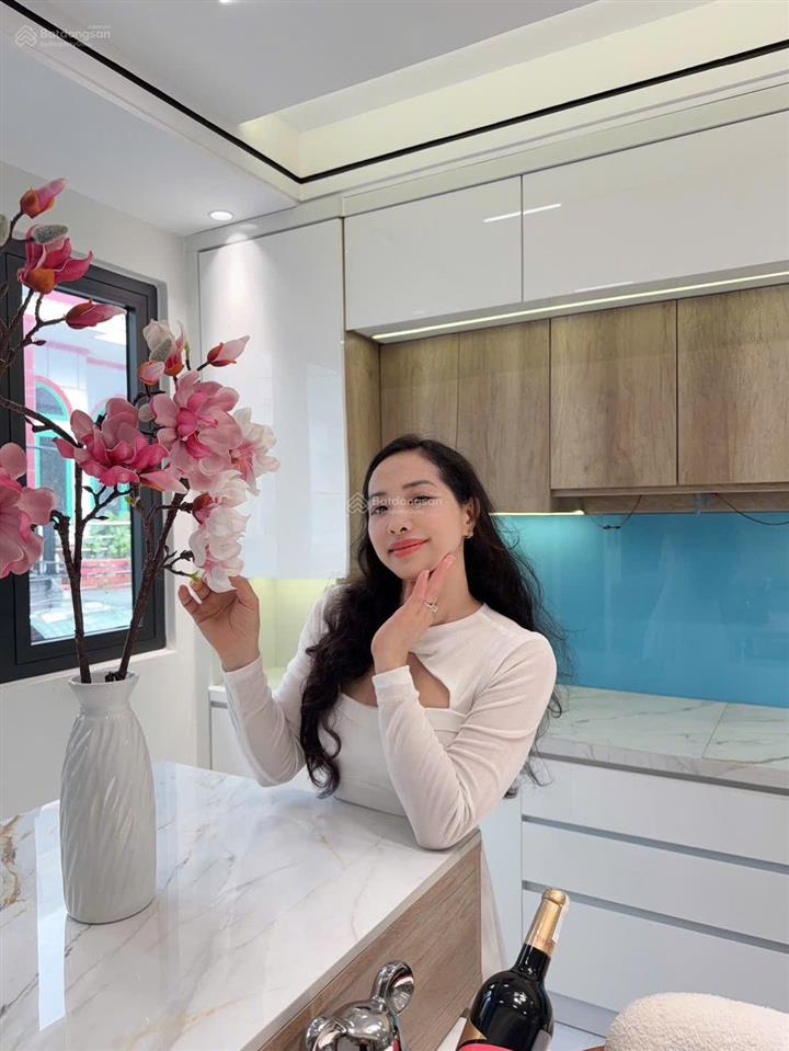 Bán nhà hẻm 8m khu đồng bộ lê văn quới. gần ngã tư bốn xã gia 8 ty hơn xíu xây 5 tầng dt 4x16m .