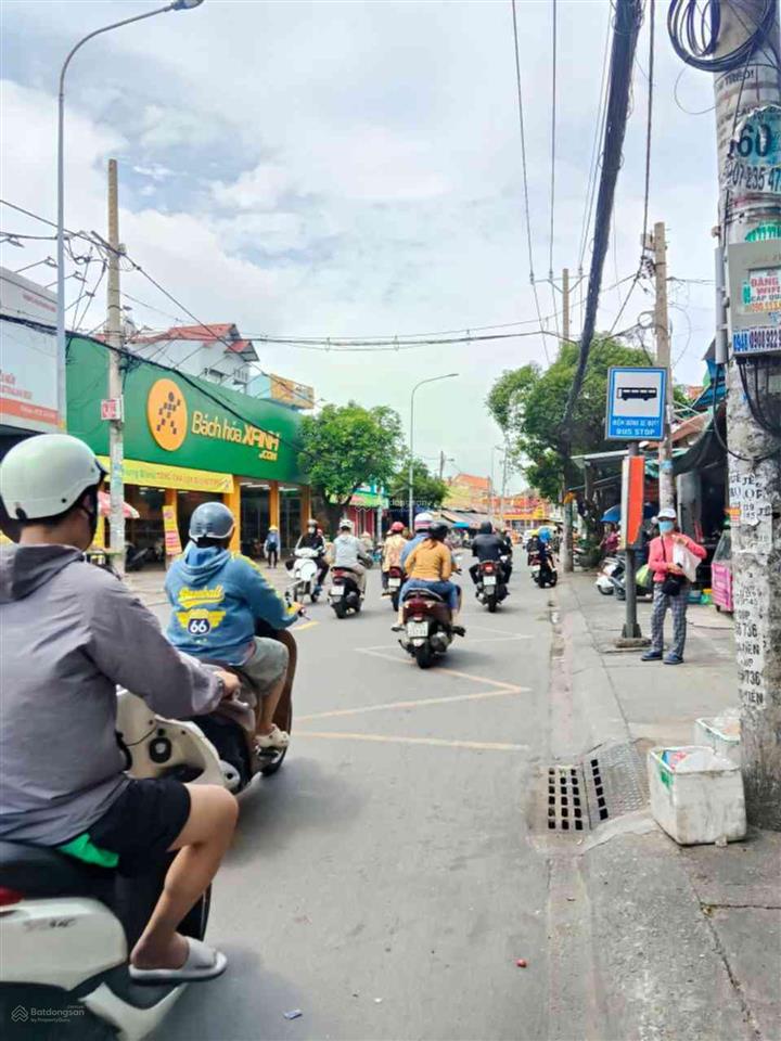 Nhà bán gấp đcbình trị đông lê văn quới
4x20m nhà cấp 4. 2 phòng ngủ 1 nhà vệ sinh giá 5 tỷ 3 t