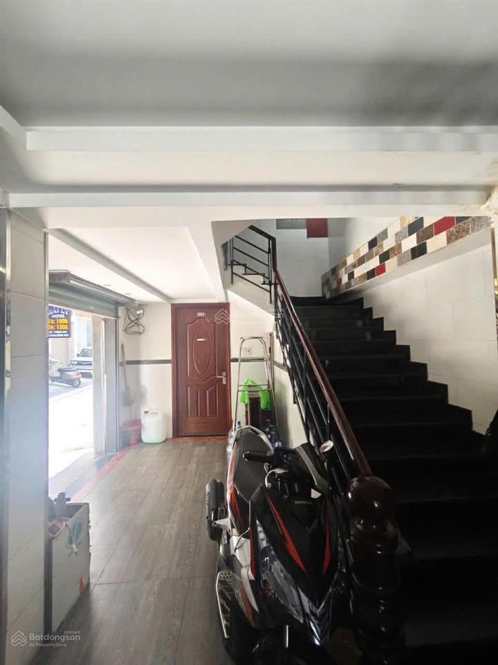 Khách sạn/chdv/air bnb đường sư vạn hạnh p12 q10trệt 4 lầu stcó 12 pn 13wc nội thất cơ bản55tr/t