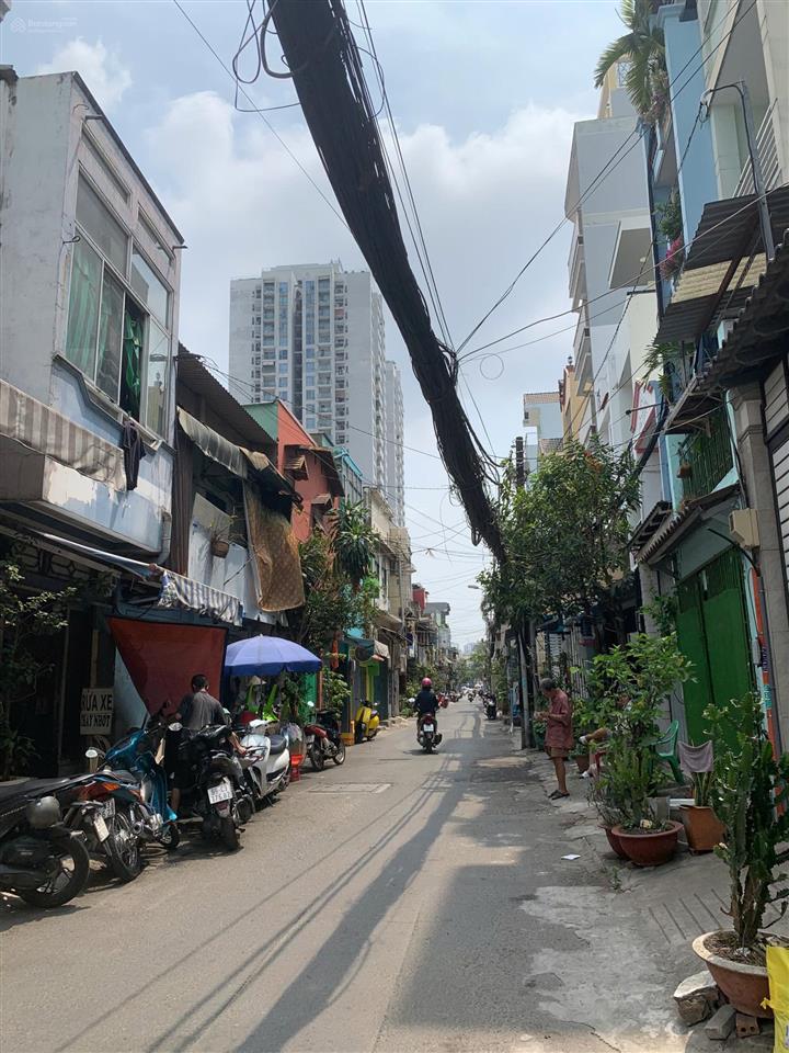 Hẻm xe tải thành thái q10, đường lớn thông ra 3/2, trệt 3 lầu st nhà mới sơn sửa nhận ngay 20tr/th
