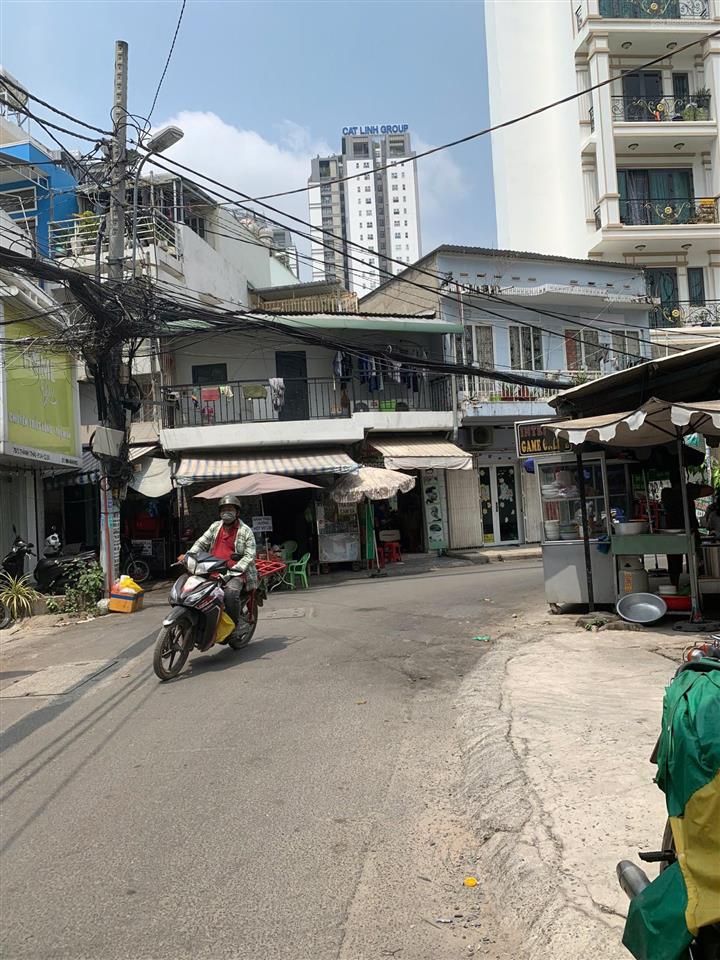 Hẻm xe tải thành thái q10, đường lớn thông ra 3/2, trệt 3 lầu st nhà mới sơn sửa nhận ngay 20tr/th