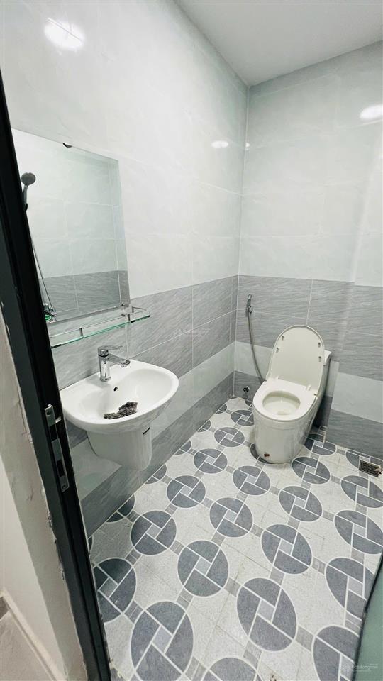 Cho thuê nhà hẻm 207/ đường 3/2 quận 10, trệt 3 lầu st, nhà mới sữa nhận ngay giá 28tr/tháng