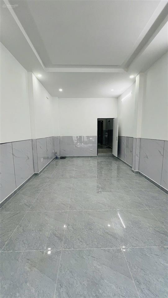 Cho thuê nhà hẻm 207/ đường 3/2 quận 10, trệt 3 lầu st, nhà mới sữa nhận ngay giá 28tr/tháng