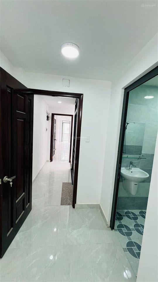 Cho thuê nhà hẻm 207/ đường 3/2 quận 10, trệt 3 lầu st, nhà mới sữa nhận ngay giá 28tr/tháng