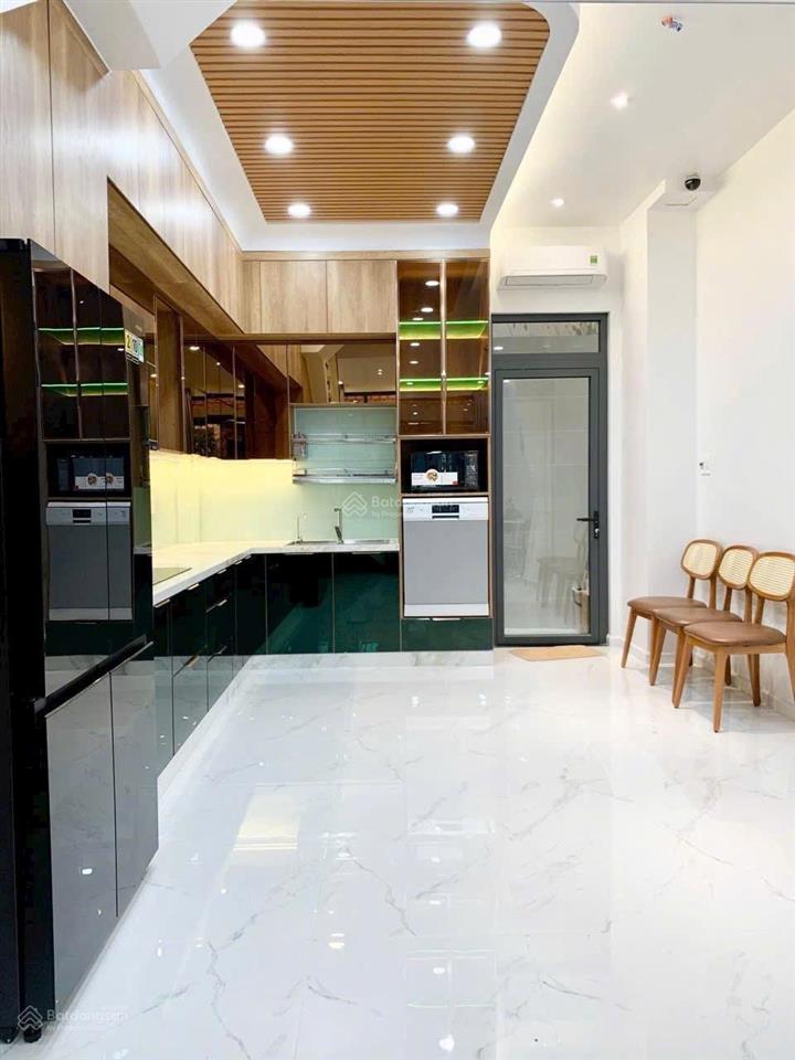Nhà mới hxh có pn master cách mt lvq 100m  3pn 4wc  4x13.5m