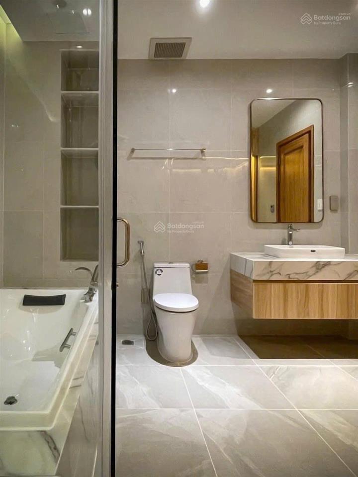 Nhà mới hxh có pn master cách mt lvq 100m  3pn 4wc  4x13.5m