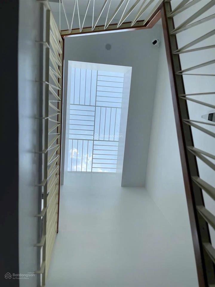 Nhà mới hxh có pn master cách mt lvq 100m  3pn 4wc  4x13.5m