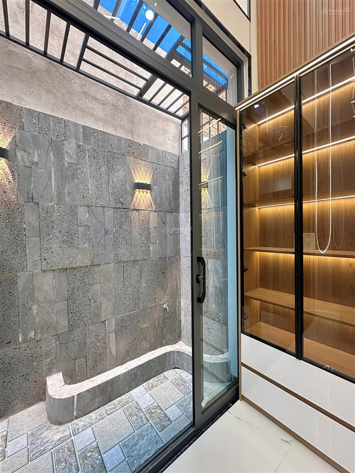 Bán nhà hxh khu đồng bộ nhà mới 5pn 5wc nhận nhà công chứng ngay