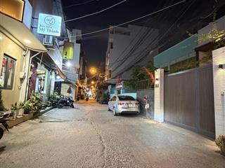 Xe hơi ngũ trong nhàdương bá trạcngang 4m1 x 17m43 tầngsát mặt tiền chính chủ 1 đờigia tốt