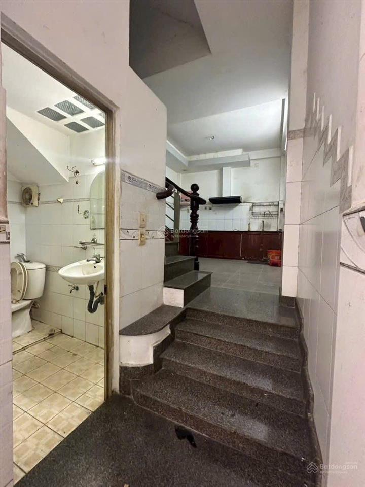 4 tầng dương bá trạc sổ vuông nỡ hậu hẻm 4m thông  cách mặt tiền chỉ 20m  chĩ 2p qua quận 1