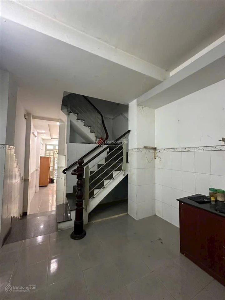 4 tầng dương bá trạc sổ vuông nỡ hậu hẻm 4m thông  cách mặt tiền chỉ 20m  chĩ 2p qua quận 1