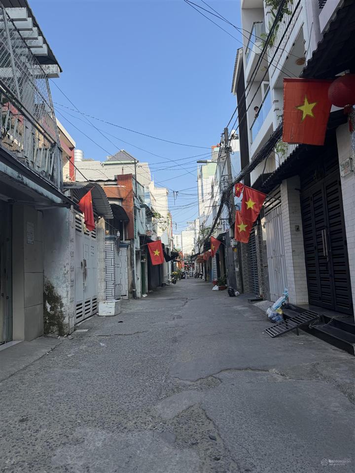 4 tầng dương bá trạc sổ vuông nỡ hậu hẻm 4m thông  cách mặt tiền chỉ 20m  chĩ 2p qua quận 1