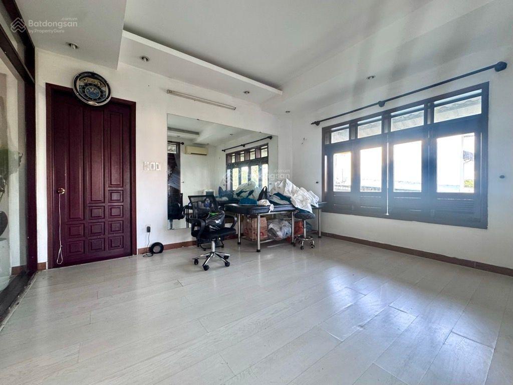 Biêt thự 4 tầng(120m2)mặt tiền nội bộdương bá trạcđường nhựaoto đậu 24/7cách quận 1 chĩ 100m