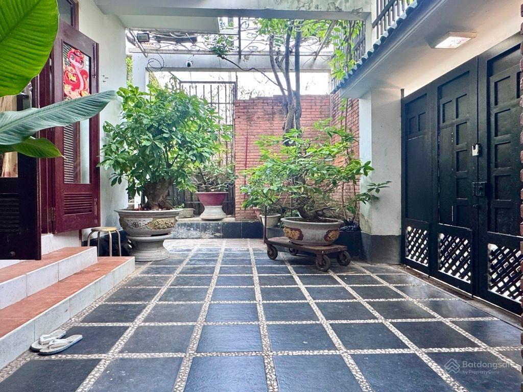 Biêt thự 4 tầng(120m2)mặt tiền nội bộdương bá trạcđường nhựaoto đậu 24/7cách quận 1 chĩ 100m