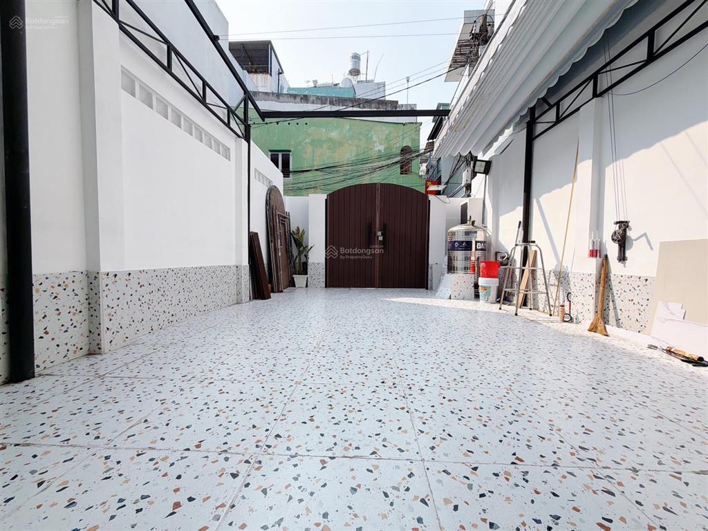 113m2đặng chấtngang gần 5m3mặt thoáng0 lộ giớicách mt 20m6chdv full nội thấthd thuê40triêu/t