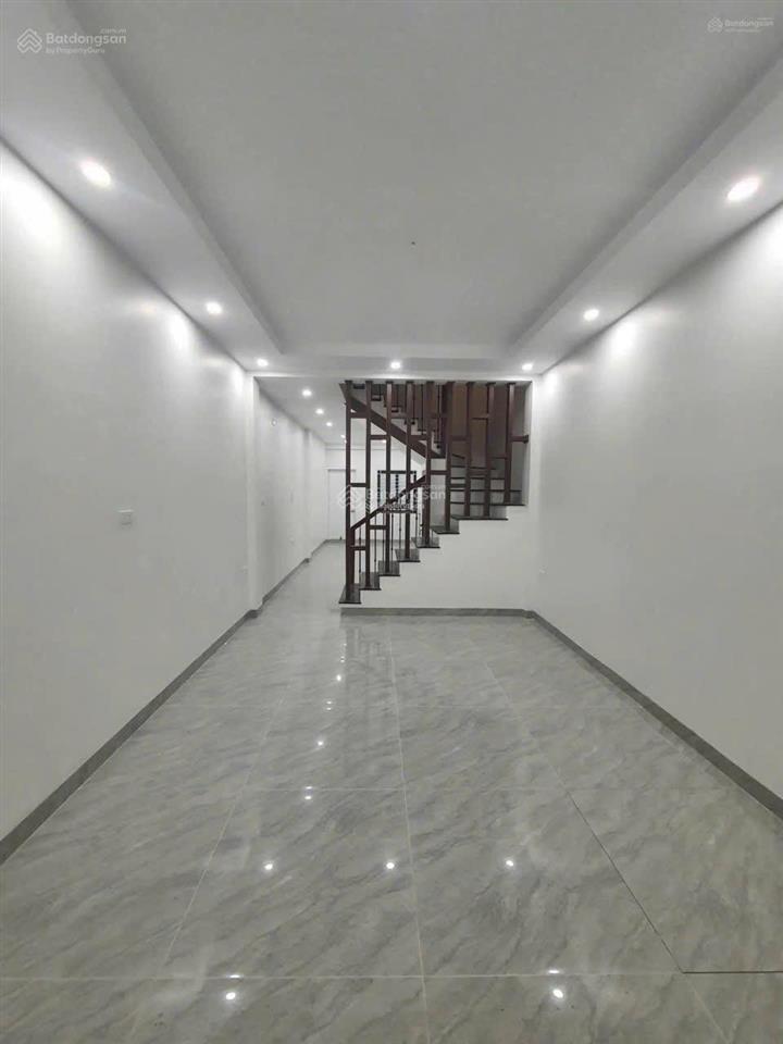 Cho thuê nhà mặt phố võ chí công dt 60m2 x 5 tầng, thang máy. giá 30tr/th