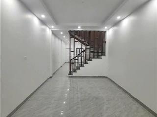 Cho thuê nhà mặt phố võ chí công dt 60m2 x 5 tầng, thang máy. giá 30tr/th