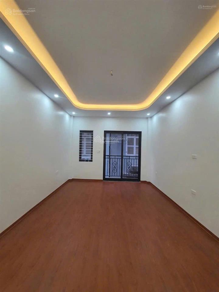 Cho thuê nhà mặt phố võ chí công dt 60m2 x 5 tầng, thang máy. giá 30tr/th