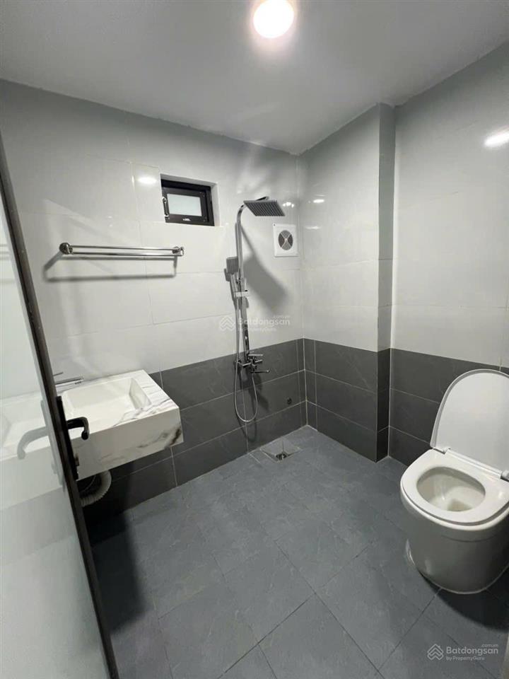 Cho thuê nhà nguyên căn ngõ 17 hoàng ngọc phách, đống đa. giá 25tr/th