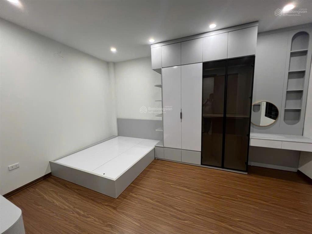 Cho thuê nhà nguyên căn ngõ 17 hoàng ngọc phách, đống đa. giá 25tr/th