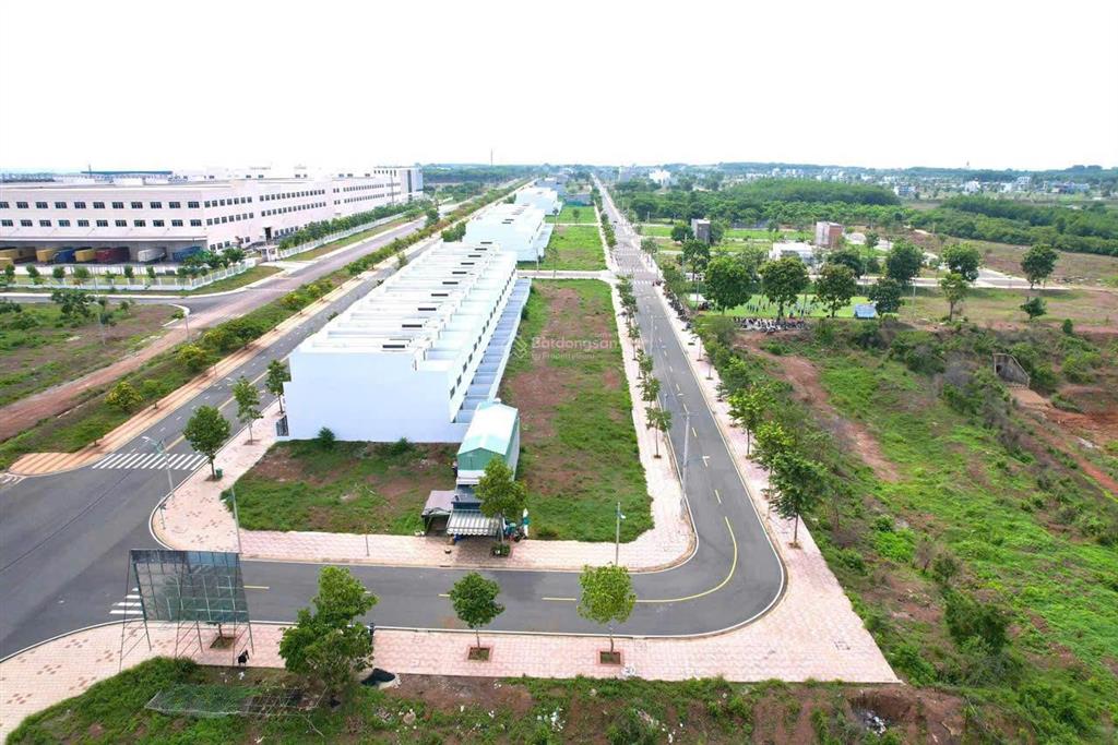Bán gấp lô 2 mặt tiền giá chỉ 1tỷ080tr diện tích 108m2 đối diện công viên 7 kỳ quan lớn 2,8ha