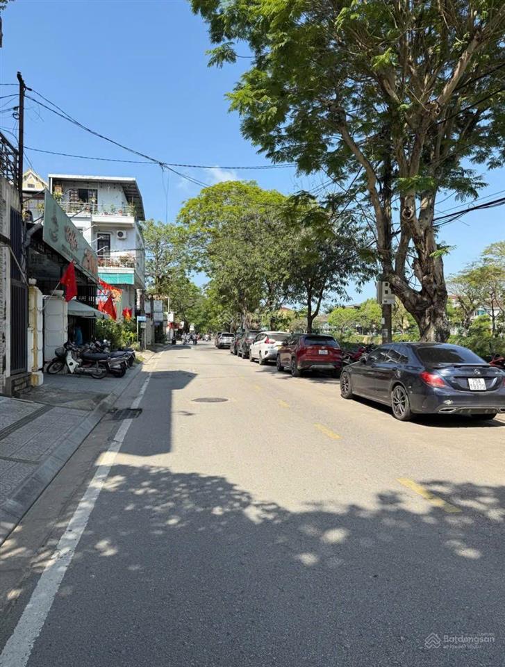Bán nhà hai mặt tiền đường phan chu trinh  tp huế  hàng hiếm đang kinh doanh tốt giá chỉ 7.9 tỷ