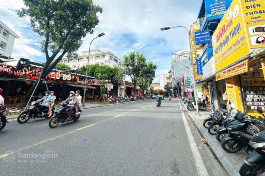 Bán khách sạn 4 tầng 700m2 đường lê lợi  tp huế đang kinh doanh tốt  hàng hiếm giá chỉ 42 tỷ