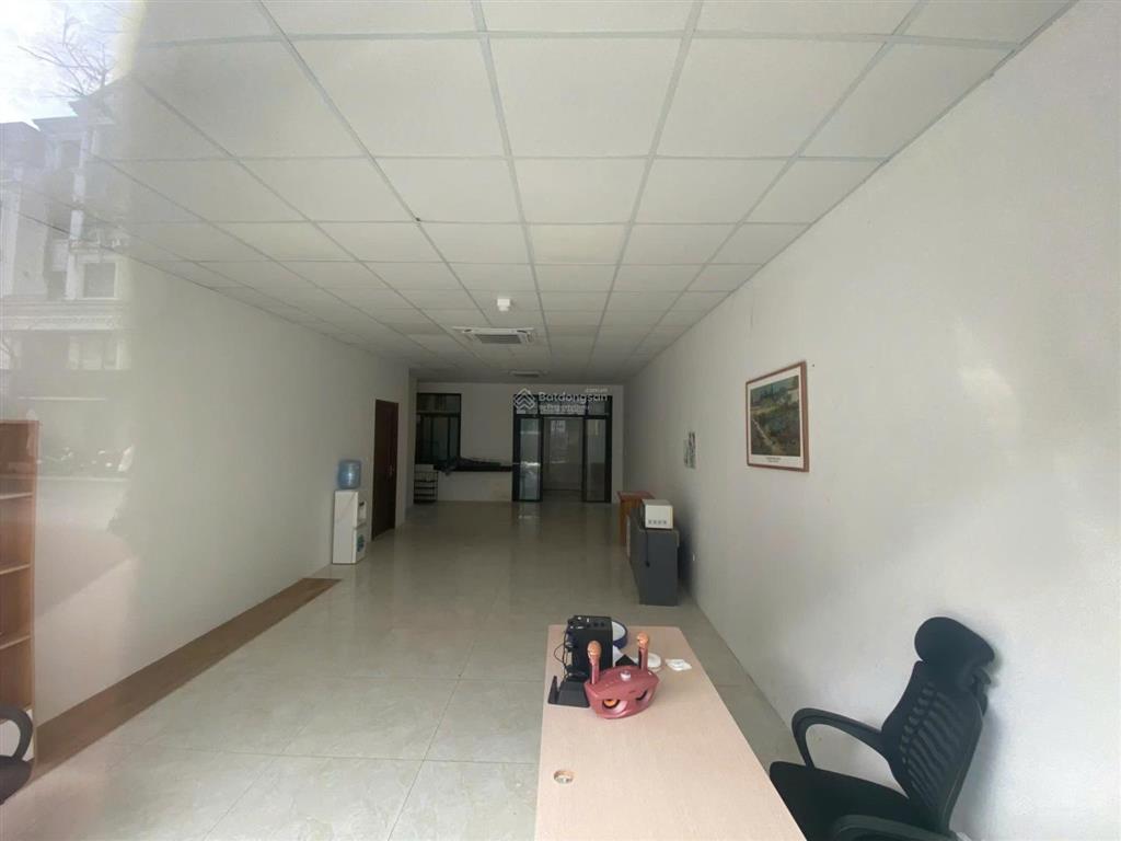 Cho thuê văn phòng tầng 1 ko chung chủ vinhomes marina. ngay trục chính. chỗ đỗ xe thoải mái.