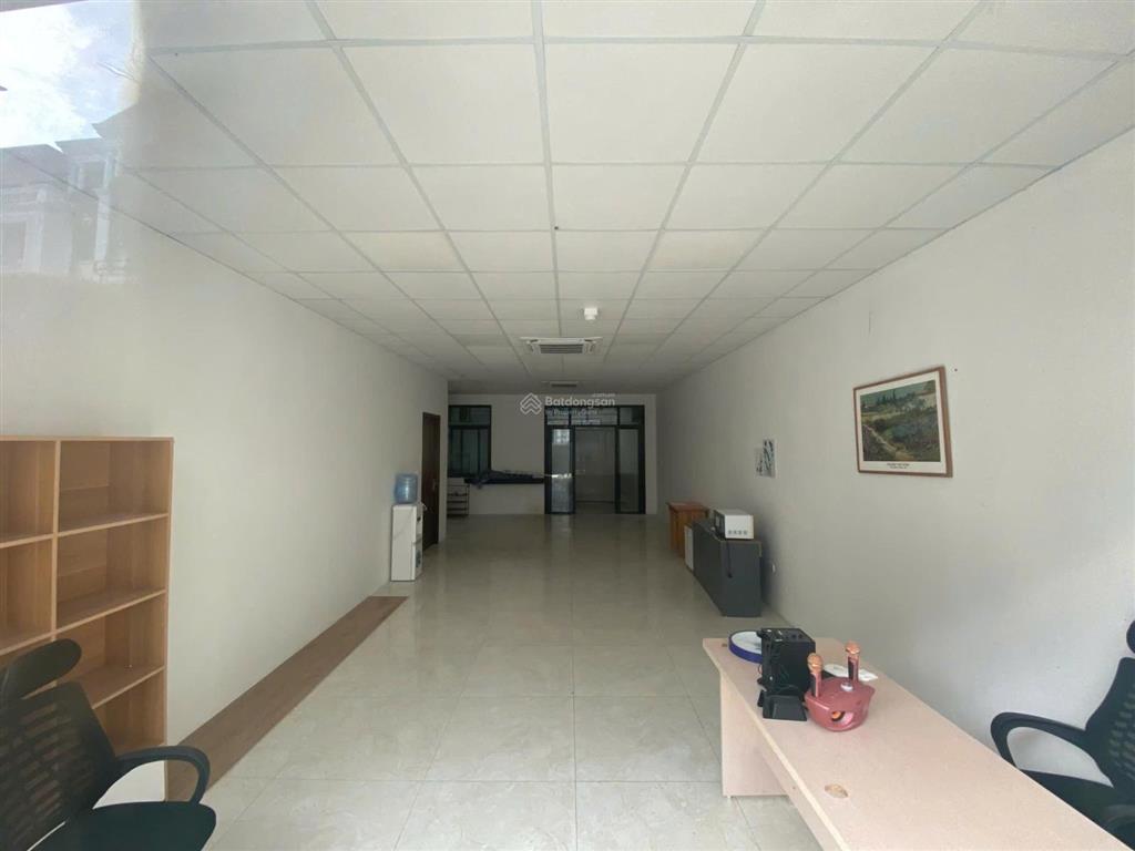 Cho thuê văn phòng tầng 1 ko chung chủ vinhomes marina. ngay trục chính. chỗ đỗ xe thoải mái.