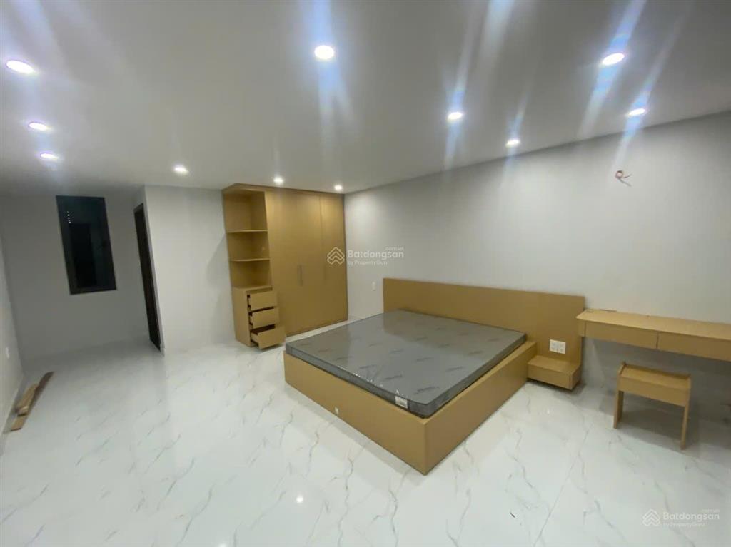 Cho thuê nhà mới xây, vài bước ra đường văn cao. chỉ từ 20tr. thích hợp vừa ở vừa làm văn phòng.