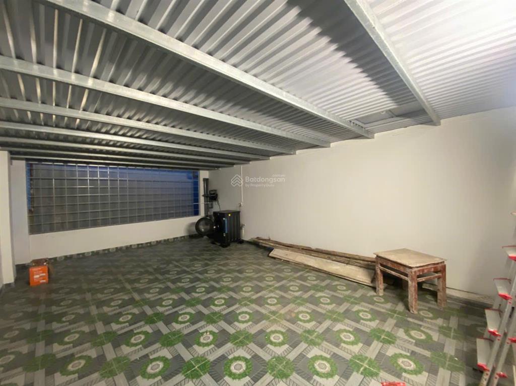 Cho thuê nhà mới xây, vài bước ra đường văn cao. chỉ từ 20tr. thích hợp vừa ở vừa làm văn phòng.