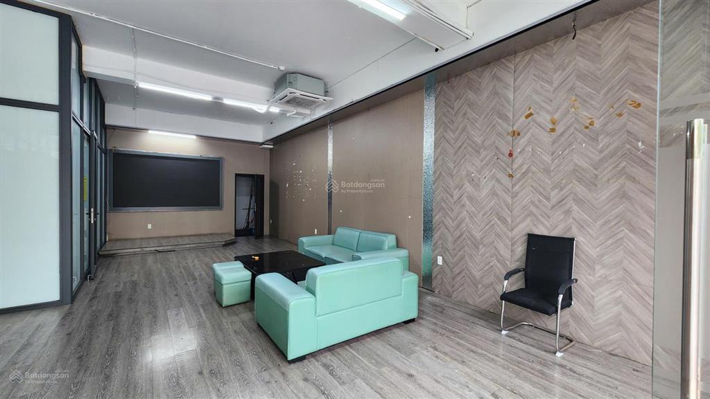 Cho thuê văn phòng ngay gần cổng vinhomes marina, trục chính hải đăng. 80m2. giá cả thương lượng