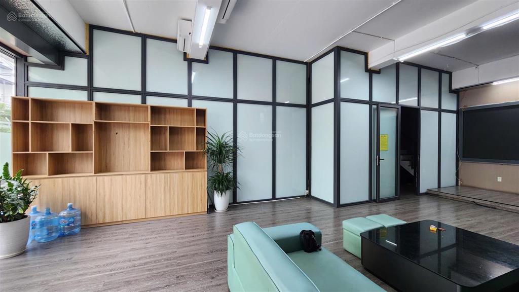 Cho thuê văn phòng ngay gần cổng vinhomes marina, trục chính hải đăng. 80m2. giá cả thương lượng