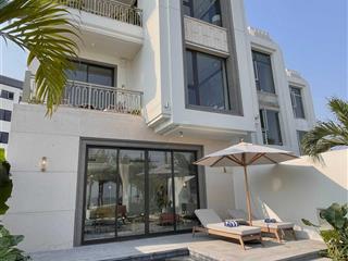 Bán căn biệt thự mặt biển 1 bước chạm cát, nổi bật hạ long, có bãi tắm riêng giá cực tốt