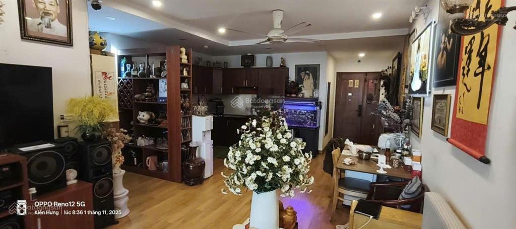Bán cc 3pn 118m2 tại tòa văn phú victoria, căn tầng 1x  2 ban công cực thoáng mát