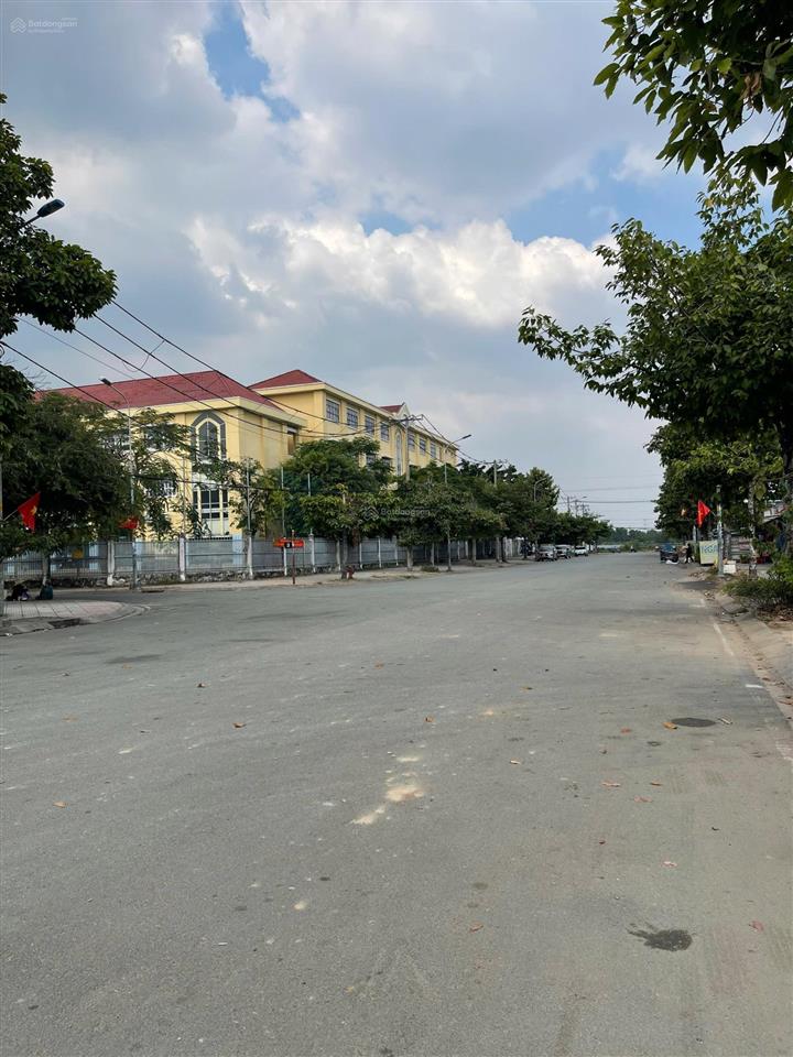 Bán đất nền mặt tiền đường số 1 thuộc kdc depot metro. tổng dt 100m2 ngang 5m.  0907 063 ***
