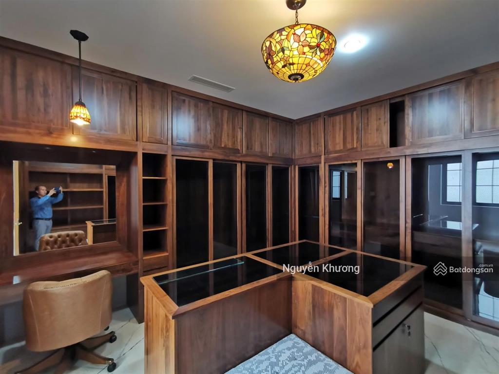 Biệt thự trung tâm phú nhuận đường nguyễn trọng tuyển (dt 10x22m) 3 tầng + sân vườn  giá 36.5 tỷ