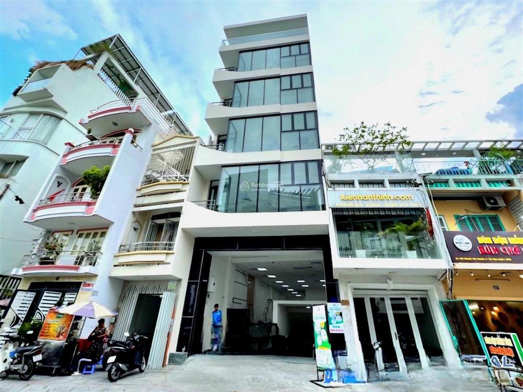 Siêu vị trí mặt tiền nguyễn trãi ngay vòng xoay cống quỳnhhầm 5 tầngdt5x18mhđt130trgiá 50 tỷ